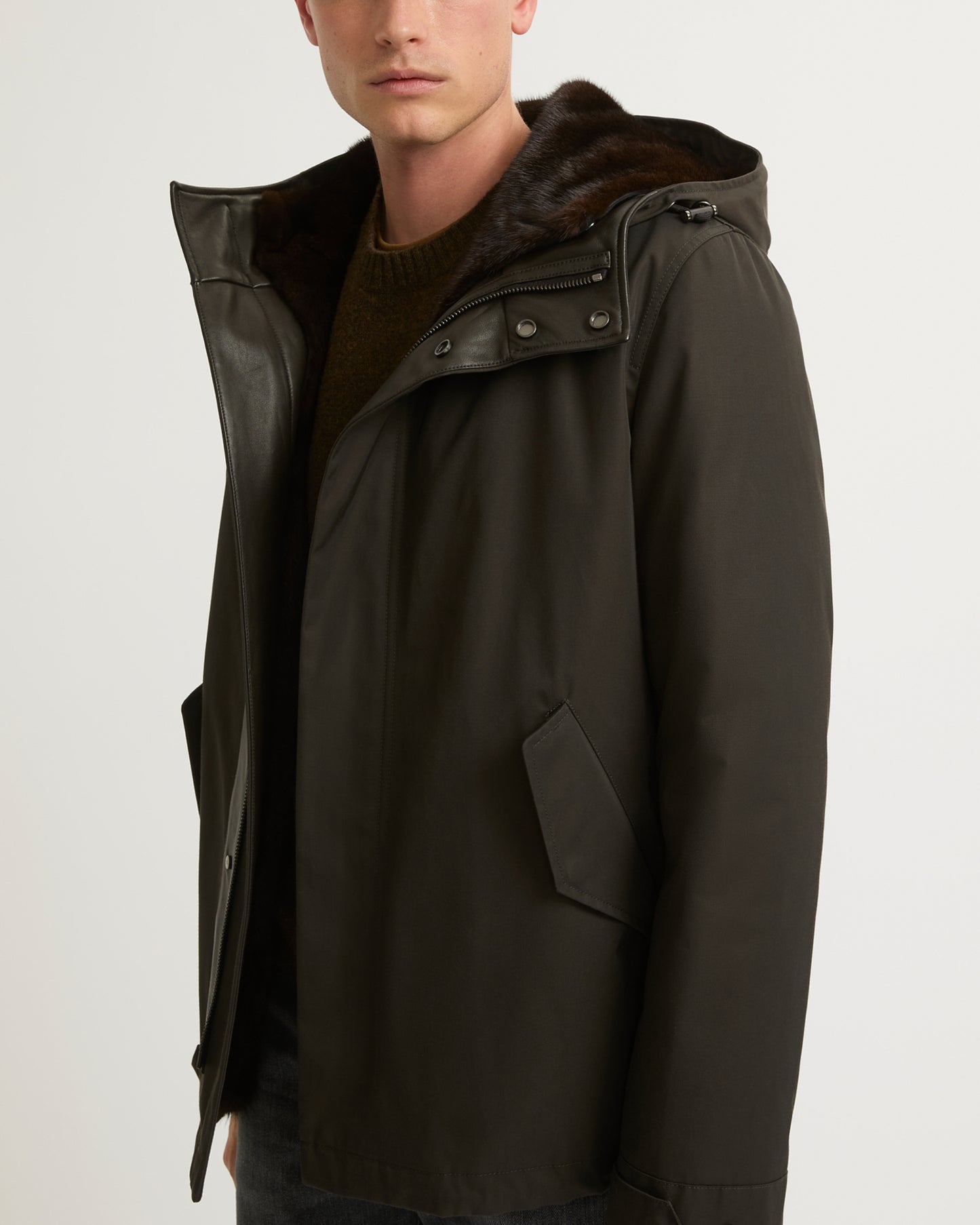 Parka fittée en gabardine technique imperméable et fourrure de vison