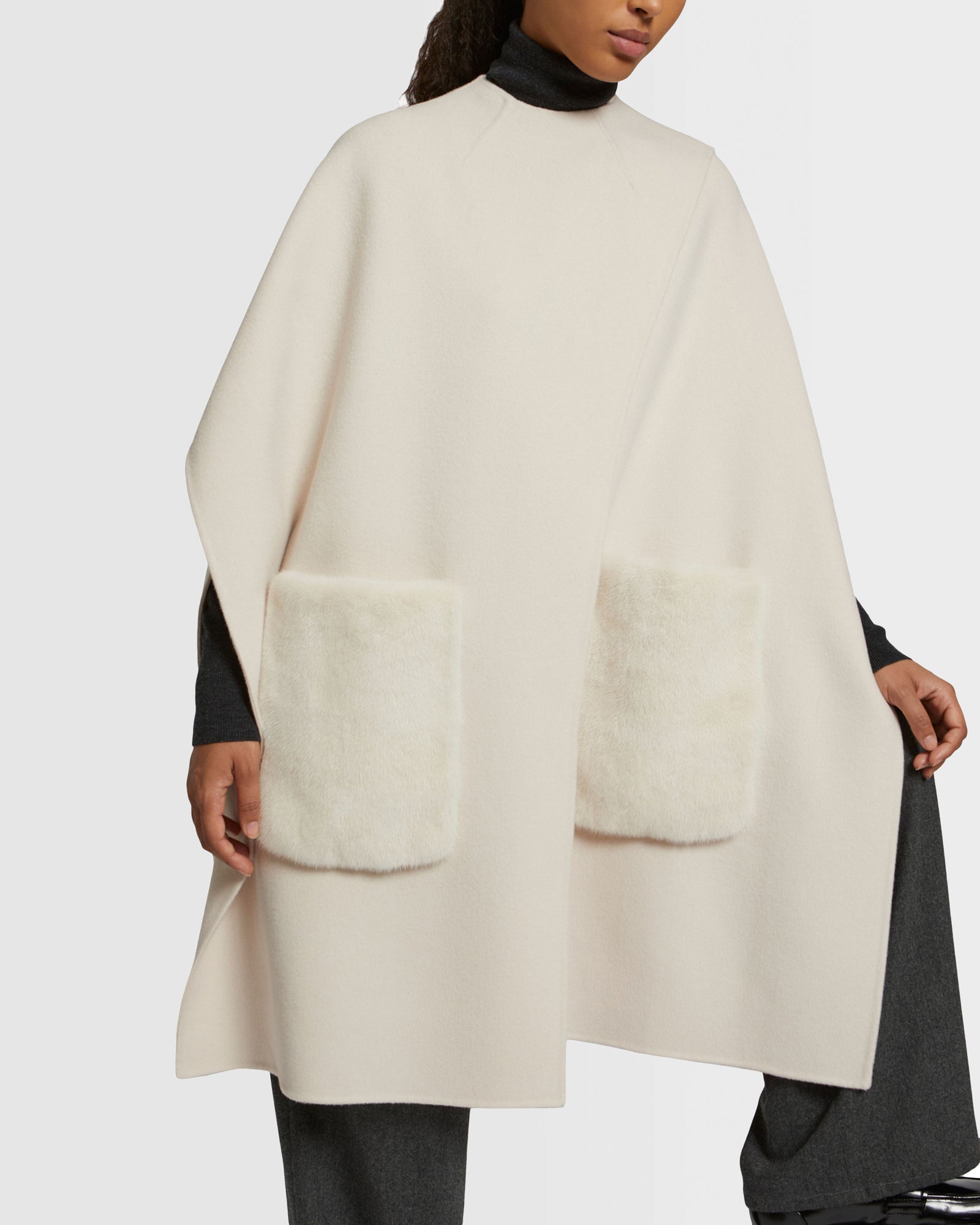 Cashmere blend cape with removable mink pockets - Beige