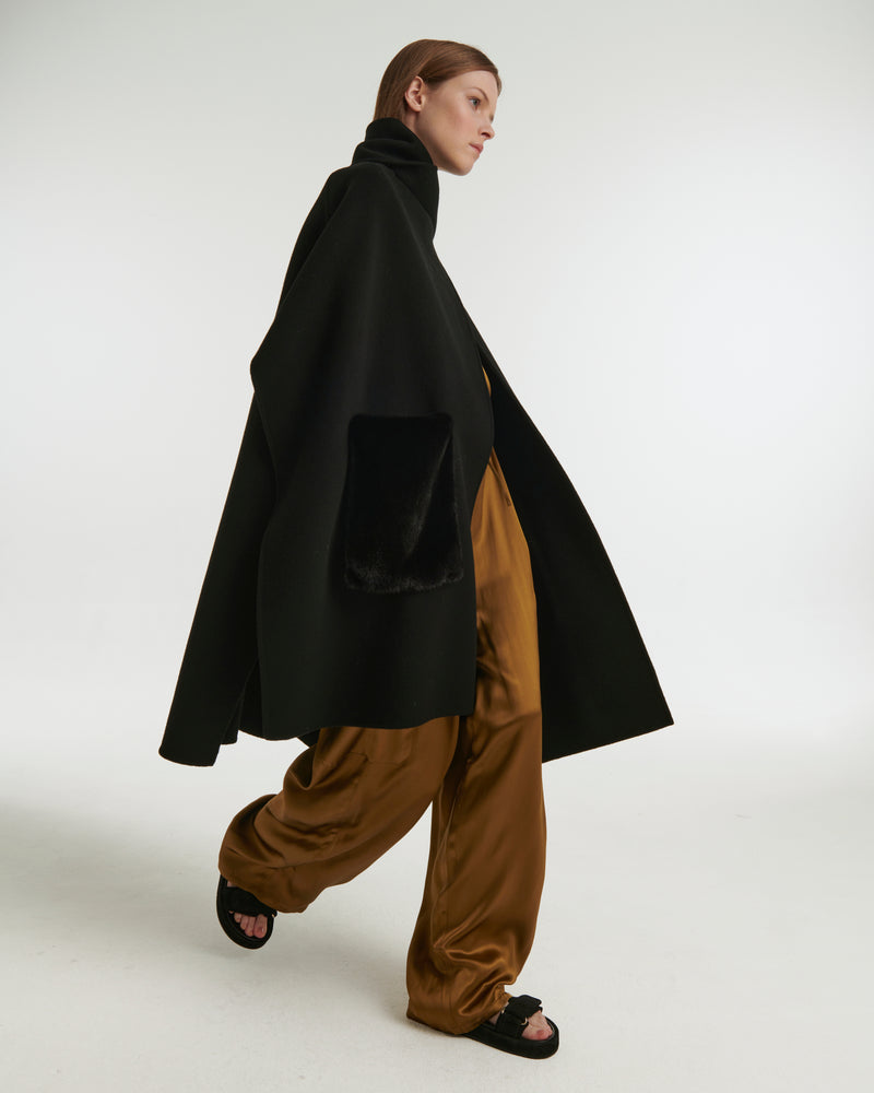 Cashmere wool cape with over-pockets in mink fur