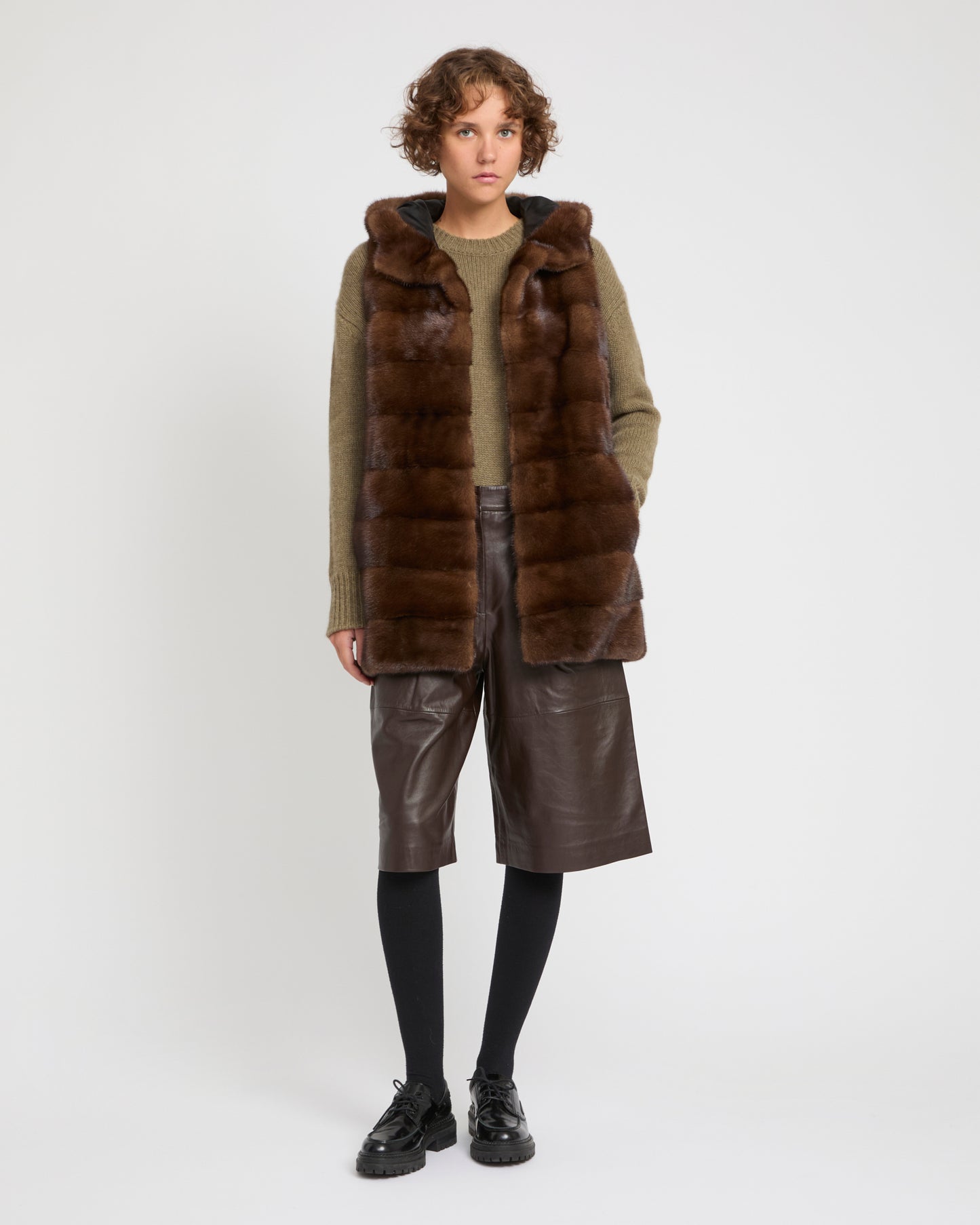 Gilet fausse fourrure mi-long avec capuche femme Gilet fausse fourrure mi-long avec capuche femme