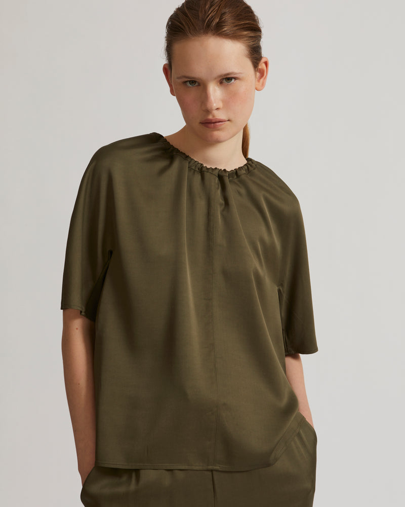 Top en satin de soie mélangé