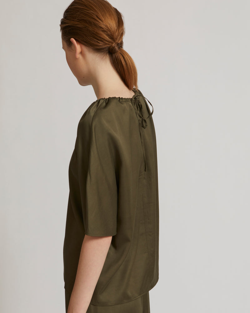 Top en satin de soie mélangé