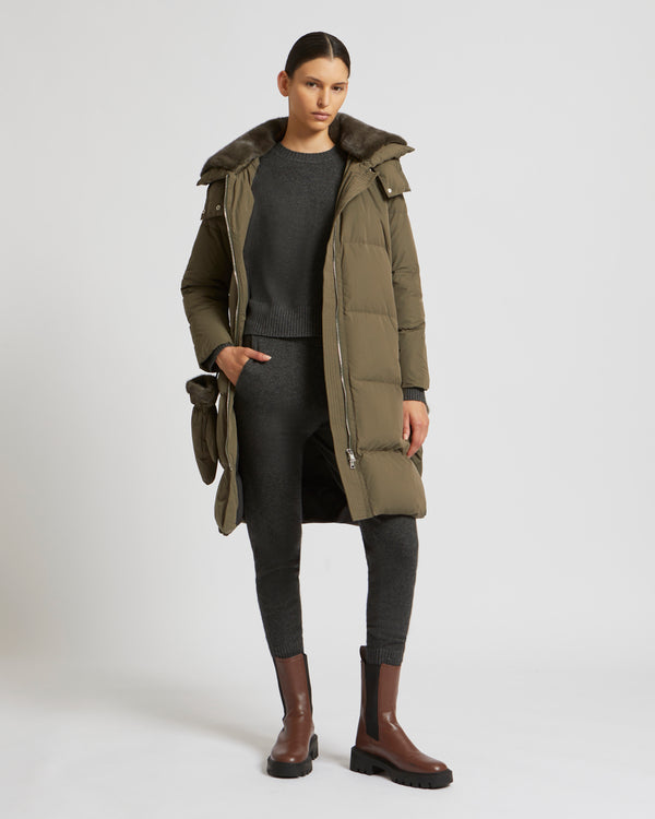 Doudoune longue en tissu technique imperméable et col en vison