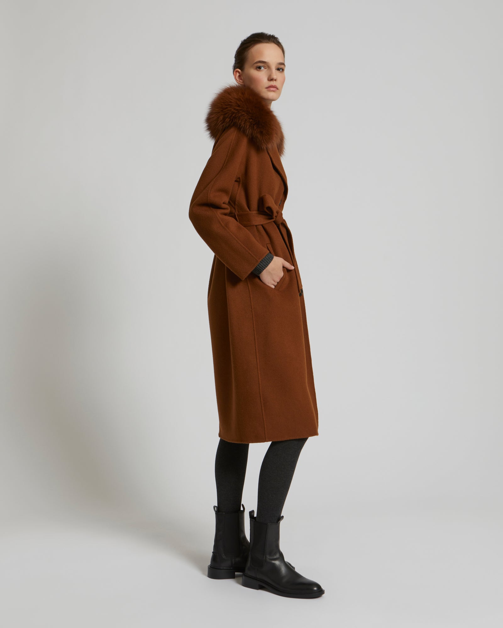 Belted coat in cashmere wool with fox fur collar