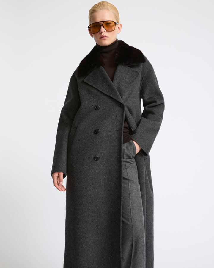 CARRY OVER : Manteau long en lainage cachemire avec col en fourrure de vison- Yves Salomon - Nouvelle collection Automne Hiver