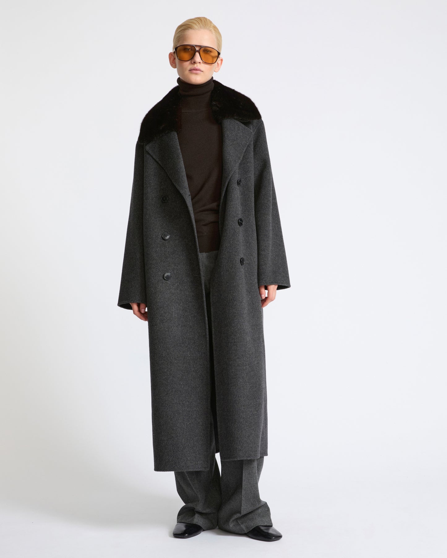 CARRY OVER : Manteau long en lainage cachemire avec col en fourrure de vison- Yves Salomon - Nouvelle collection Automne Hiver