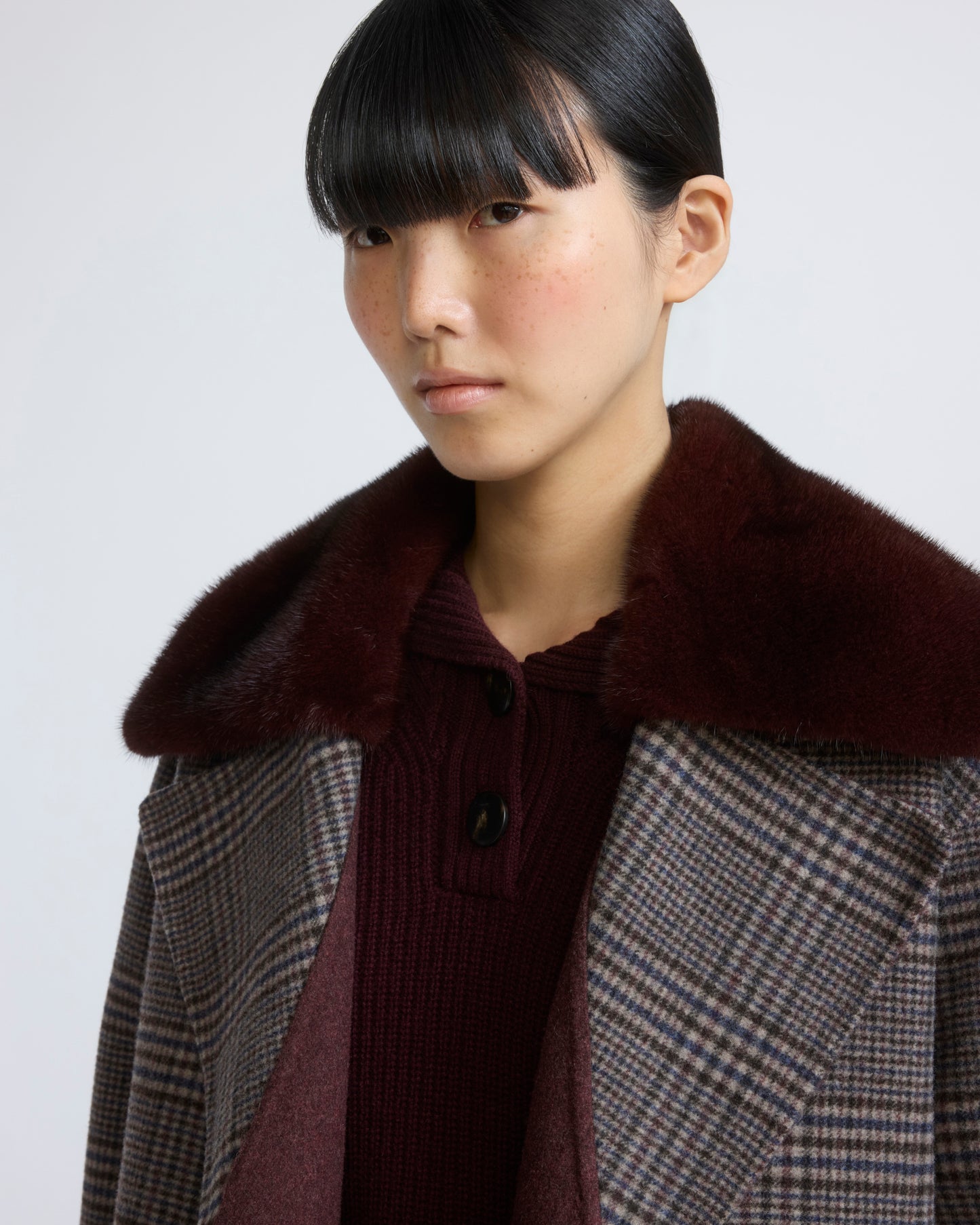 Manteau long en lainage cachemire avec col en fourrure de vison