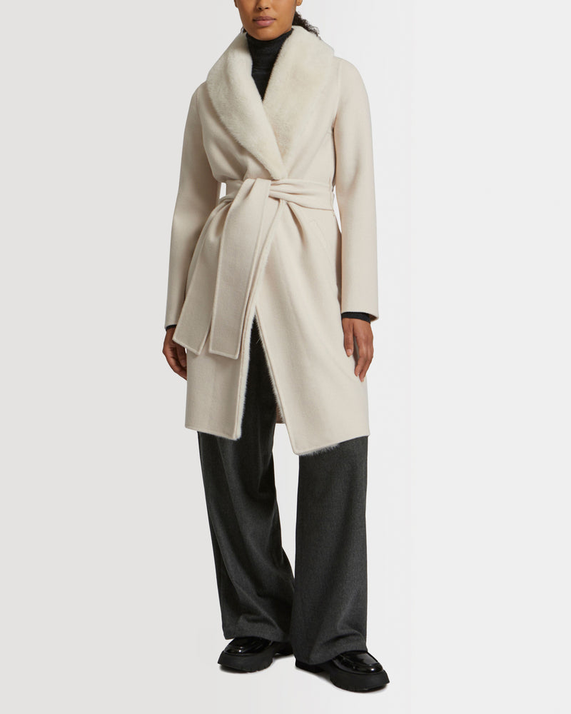 Manteau en lainage cachemire avec col et parementure en fourrure de vison
