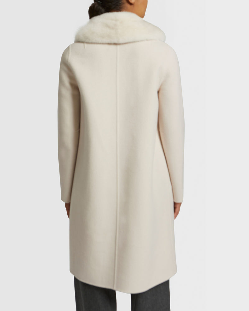 Manteau en lainage cachemire avec col et parementure en fourrure de vison