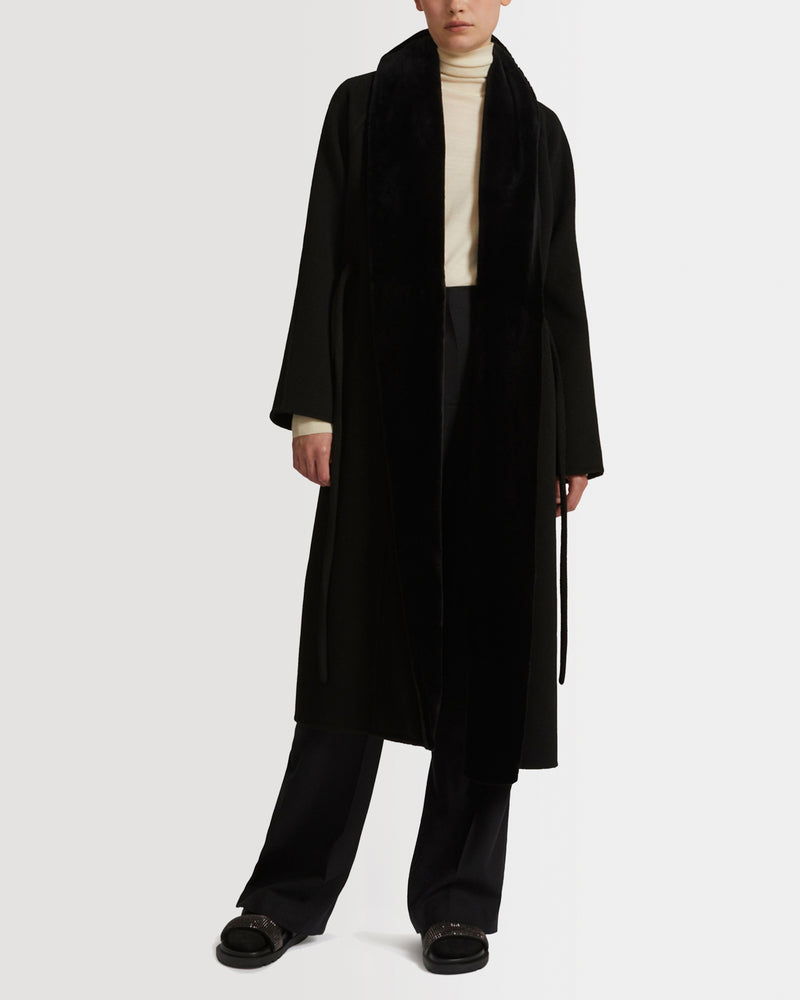 Manteau long en lainage cachemire avec col et parementure en fourrure de vison