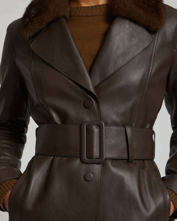 Manteau en cuir d’agneau et col en vison