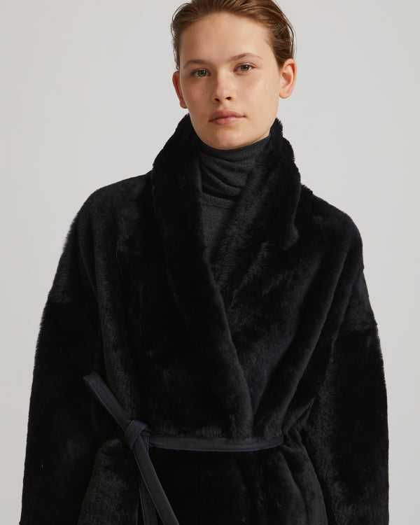 Manteau long ceinturé en agneau