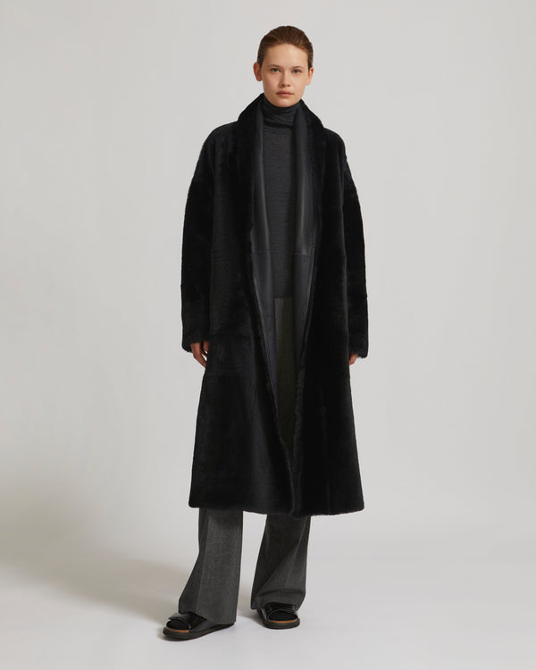 Manteau long ceinturé en agneau