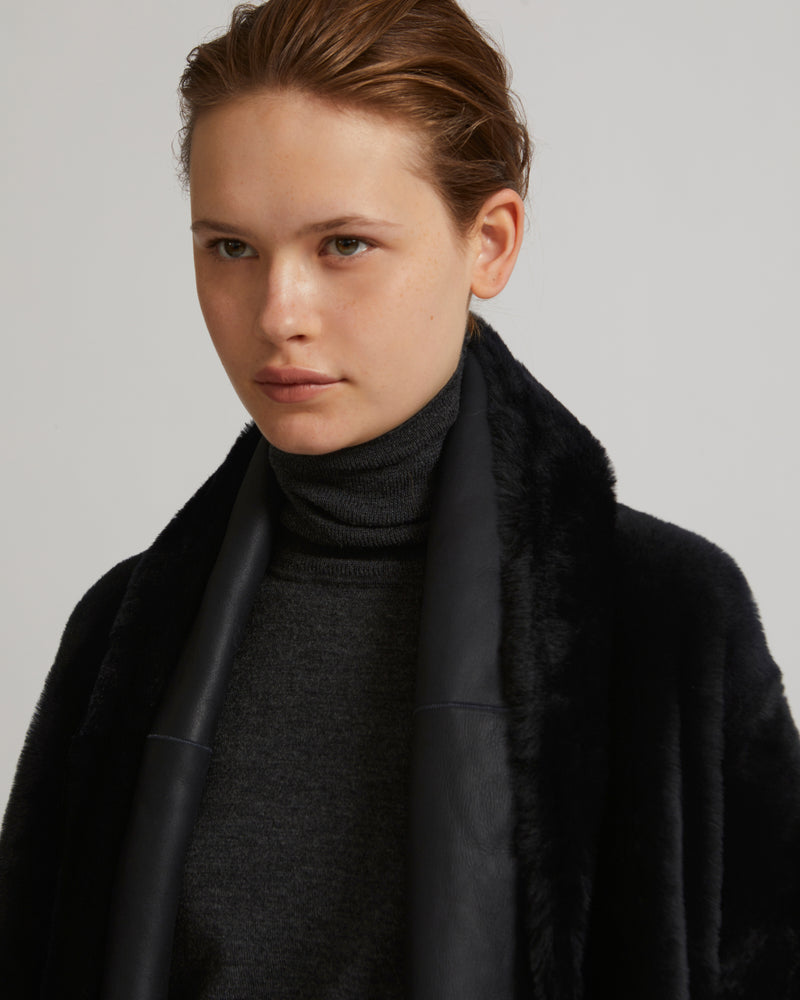 Manteau long ceinturé en agneau