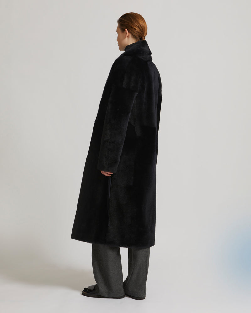 Manteau long ceinturé en agneau