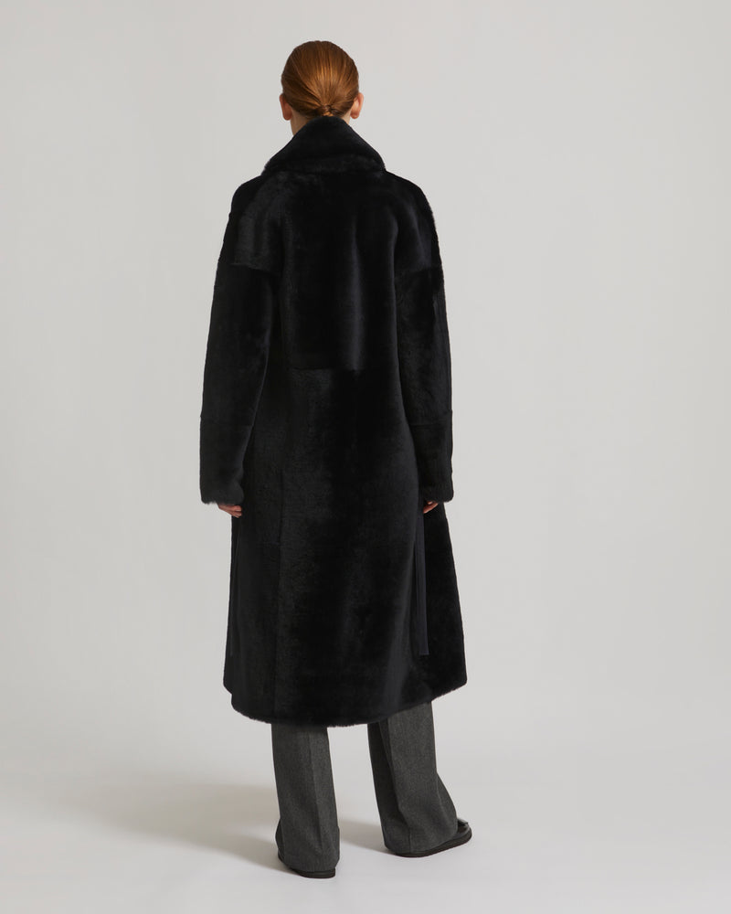 Manteau long ceinturé en agneau