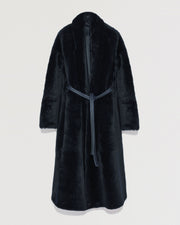 Manteau long ceinturé en peau lainée