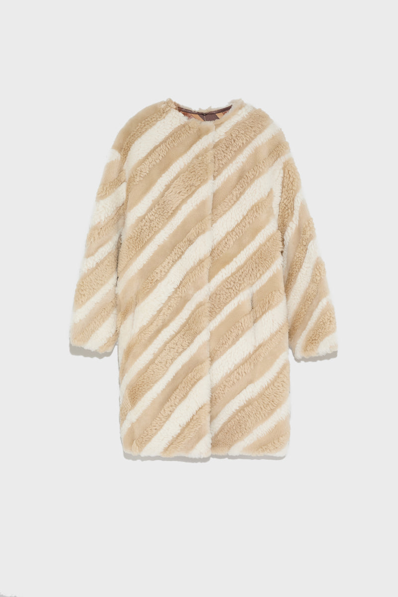 Manteau long en mérinos bouclé et peau lainée