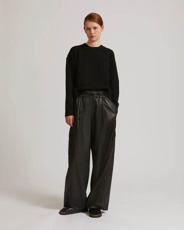 Cargo trousers in lamb leather