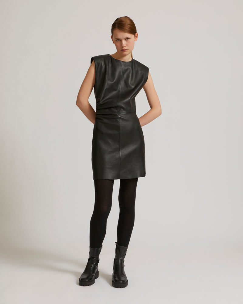 Robe sans manches en cuir d’agneau