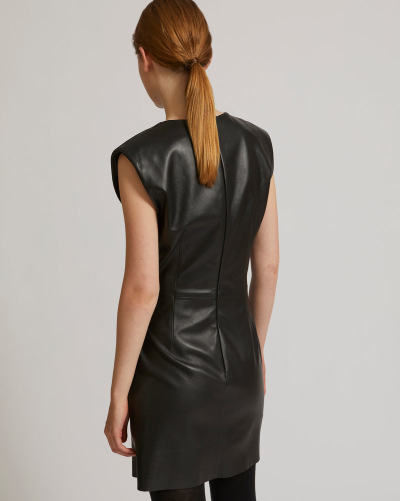 Robe sans manches en cuir d’agneau