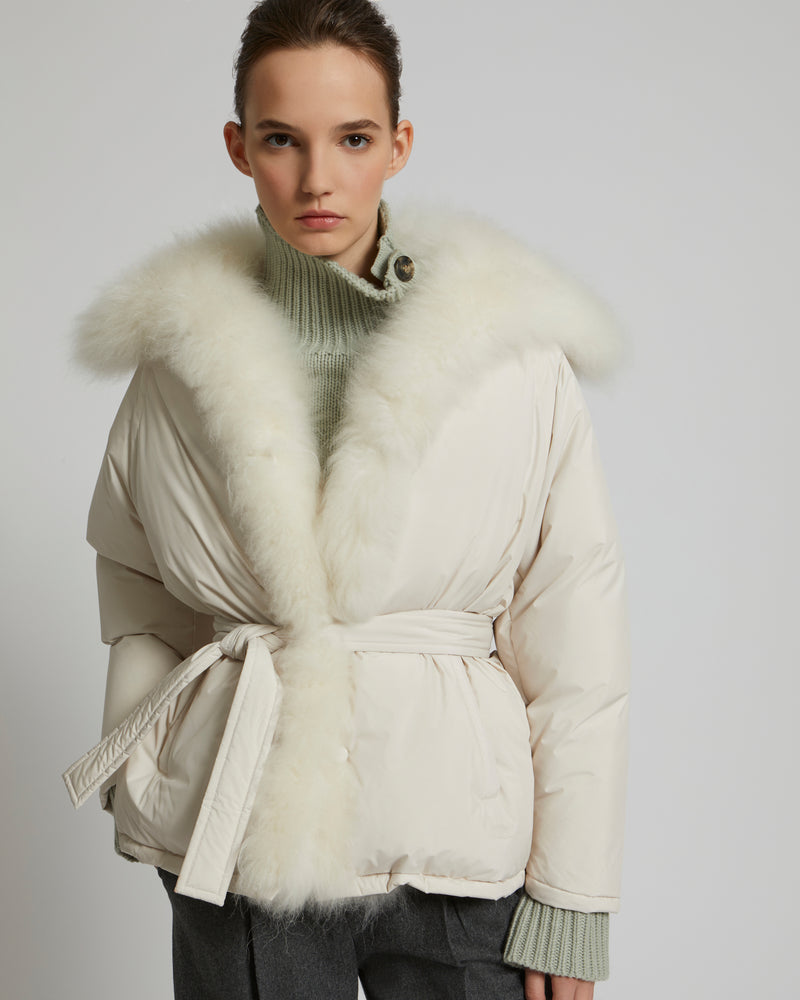 Doudoune oversize en tissu technique imperméable et agneau à poils longs