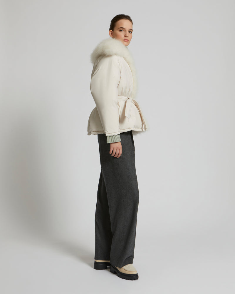 Doudoune oversize en tissu technique imperméable et agneau à poils longs