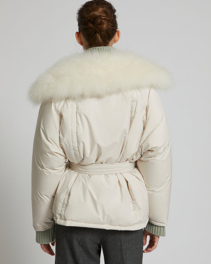 Doudoune oversize en tissu technique imperméable et agneau à poils longs