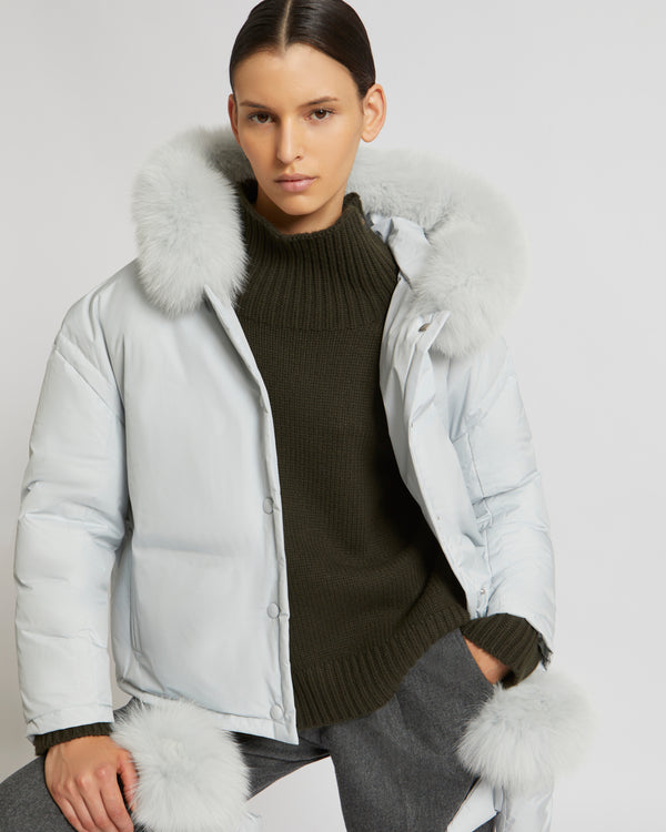 Doudoune boxy en tissu technique imperméable avec fourrure de renard