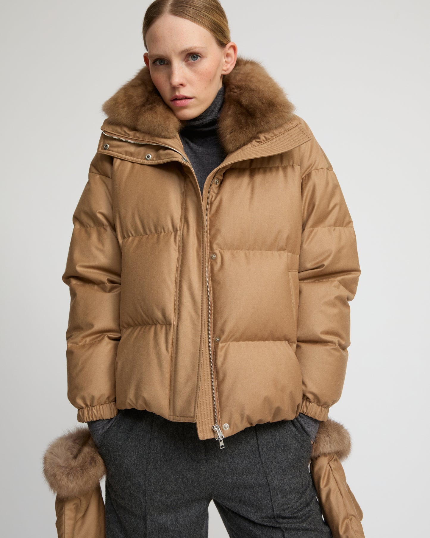 Doudoune courte en tissu flanelle Loro Piana avec col en fourrure de zibeline