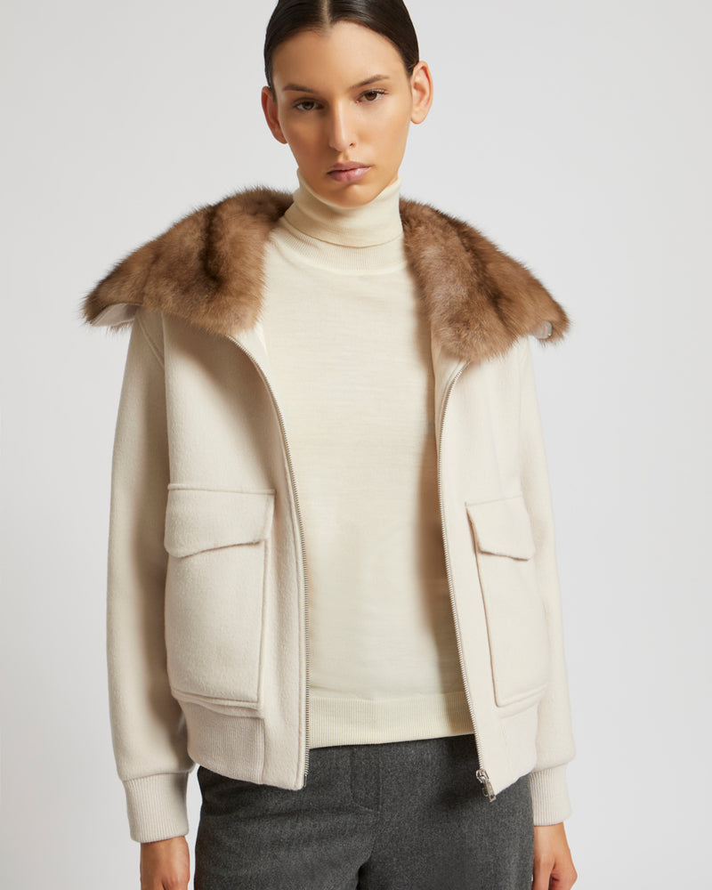 Blouson en lainage cachemire et col en zibeline