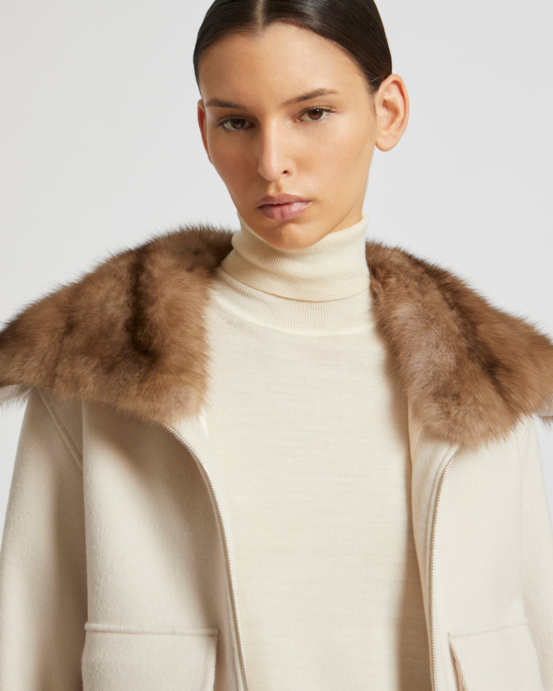 Blouson en lainage cachemire et col en zibeline
