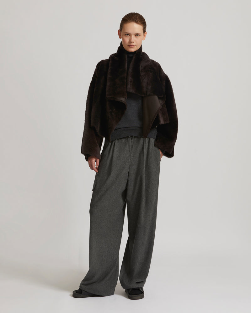 Short jacket in shearling