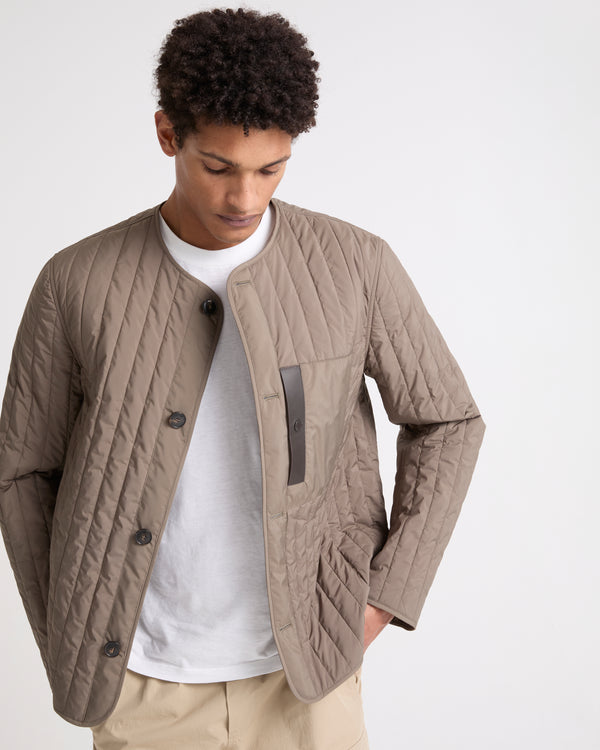 Surchemise matelassée en tissu technique imperméable