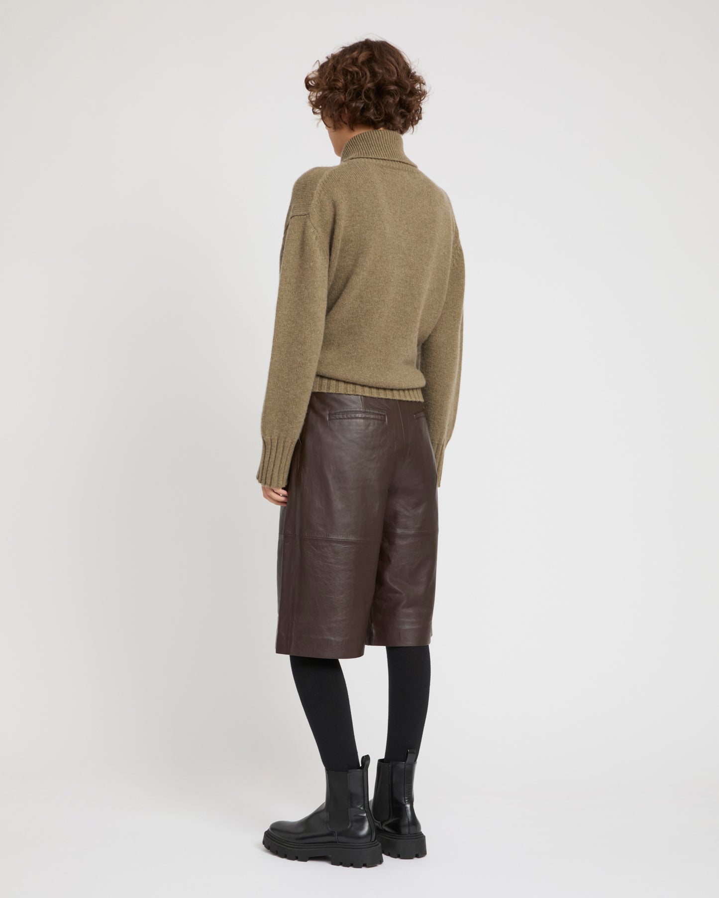 Lamb leather Bermuda shorts