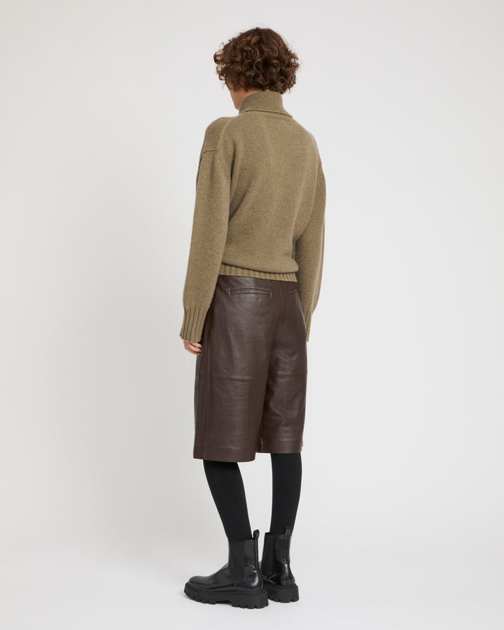Lamb leather Bermuda shorts