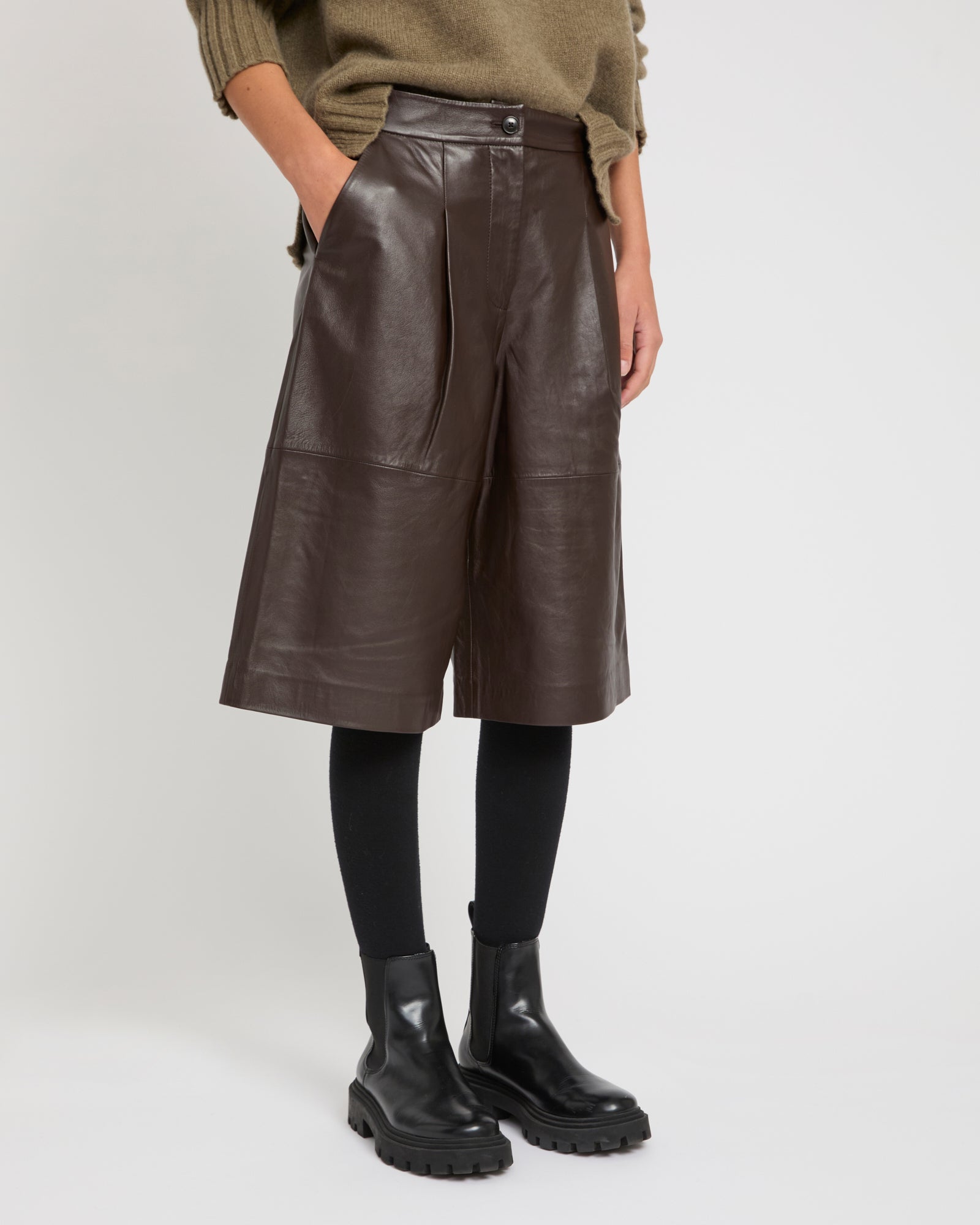 Lamb leather Bermuda shorts - brown - Private sale – Yves Salomon