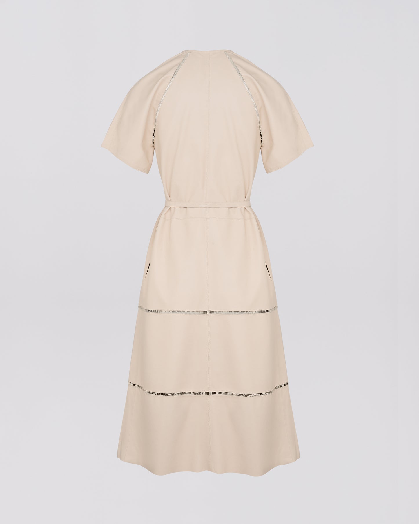 Robe ceinturée en cuir d'agneau avec jour échelle