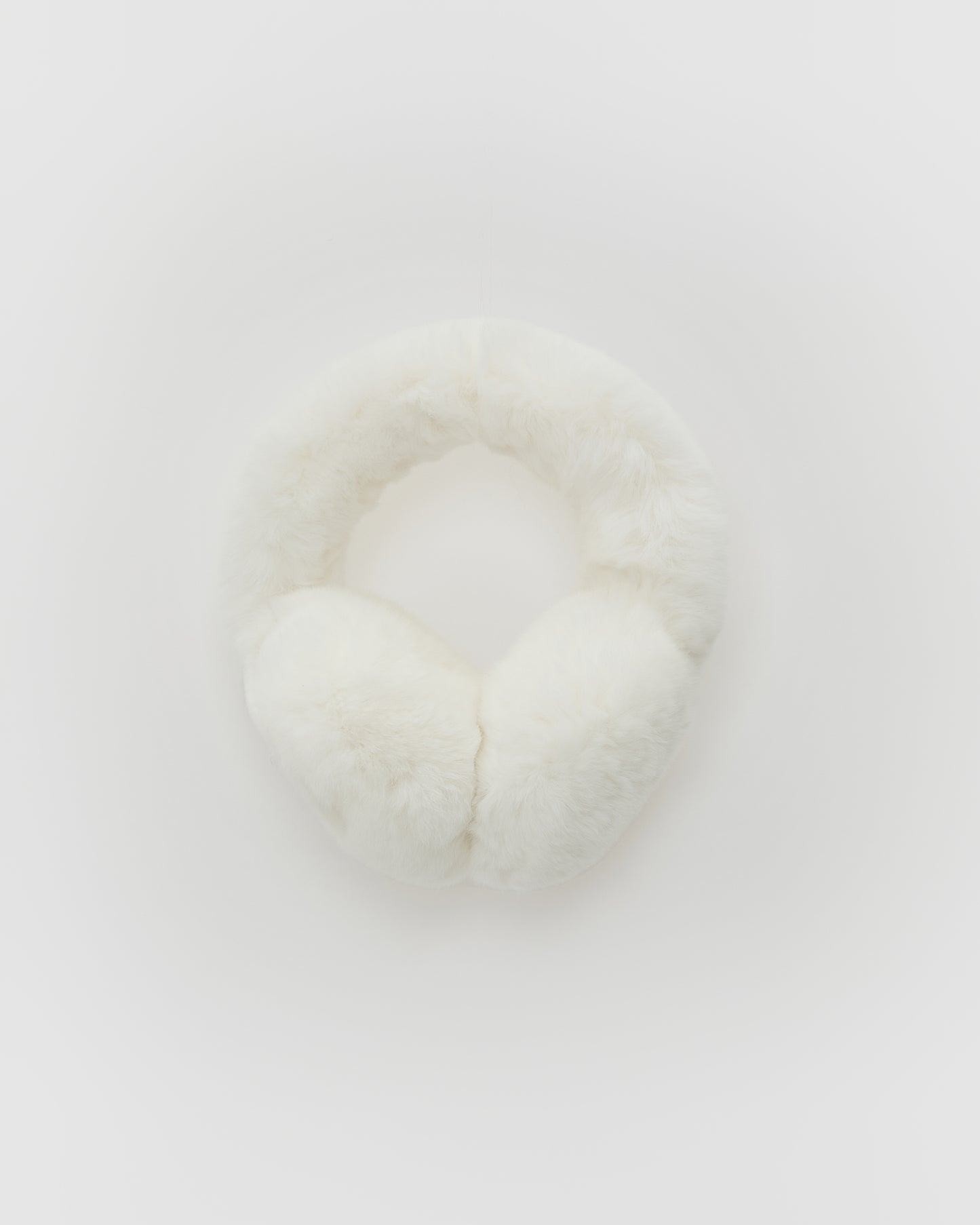 Cache-oreilles en fourrure de lapin rex -Yves Salomon