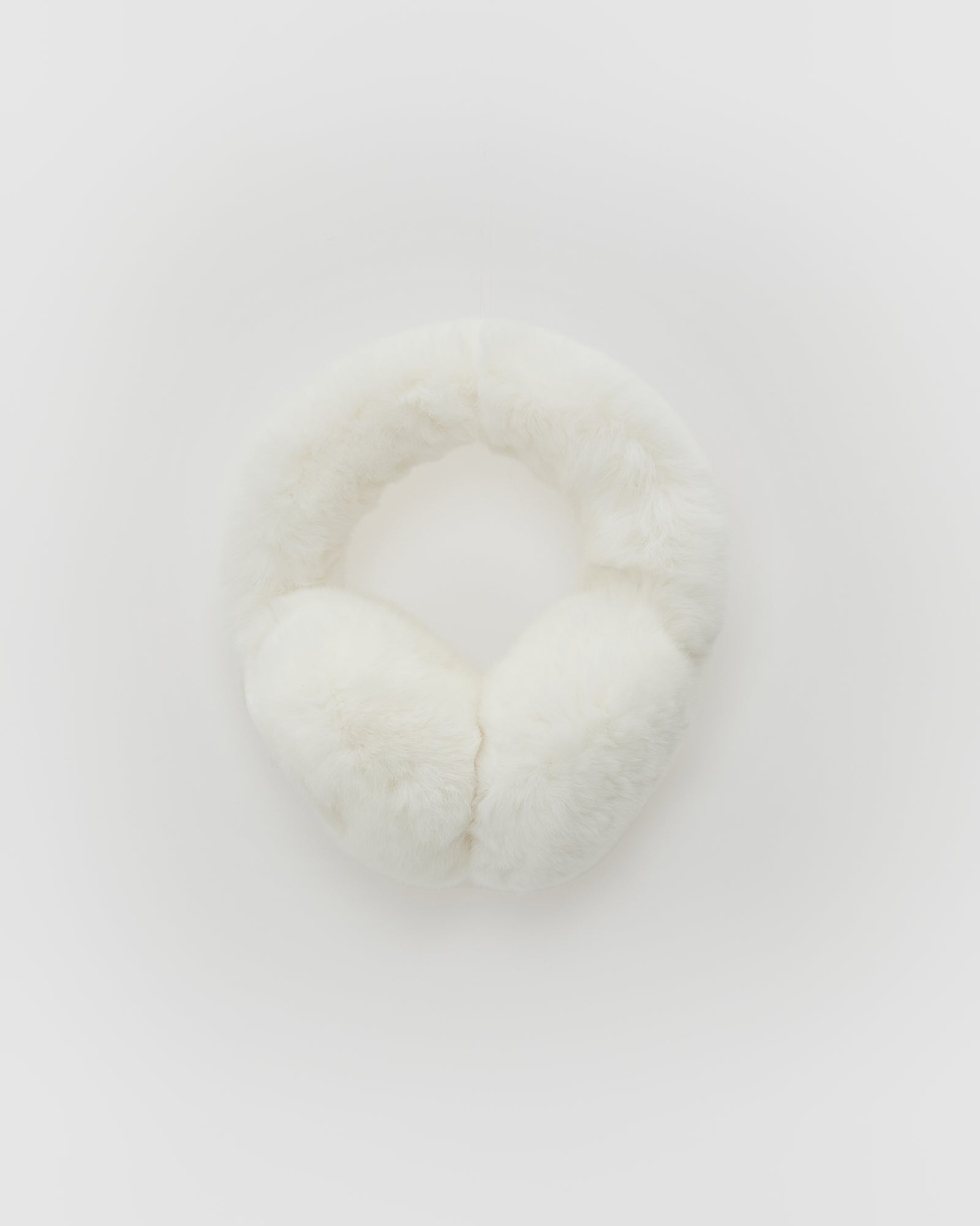 Cache-oreilles en fourrure de lapin rex -Yves Salomon