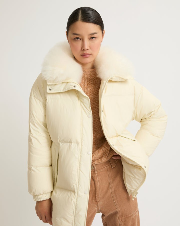 Doudoune col montant en agneau à laine vaporeuse-Yves Salomon - Soldes d'hiver - Winter Sale