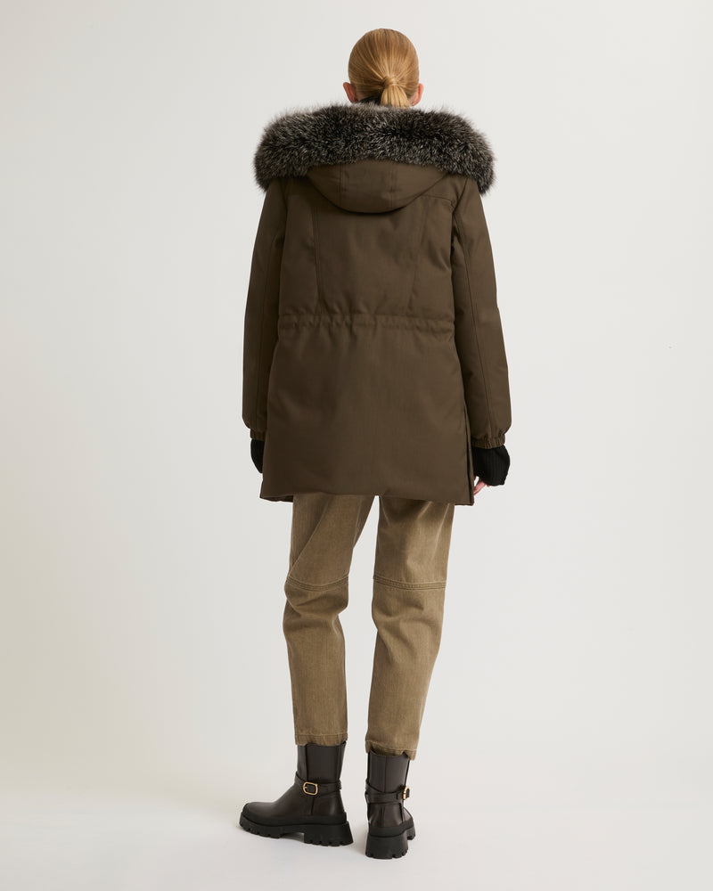 Parka performante garnie de renard