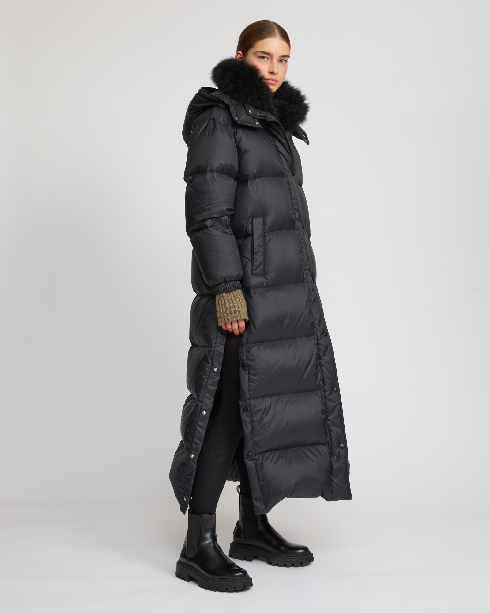 Extra-long down jacket with hood – Yves Salomon