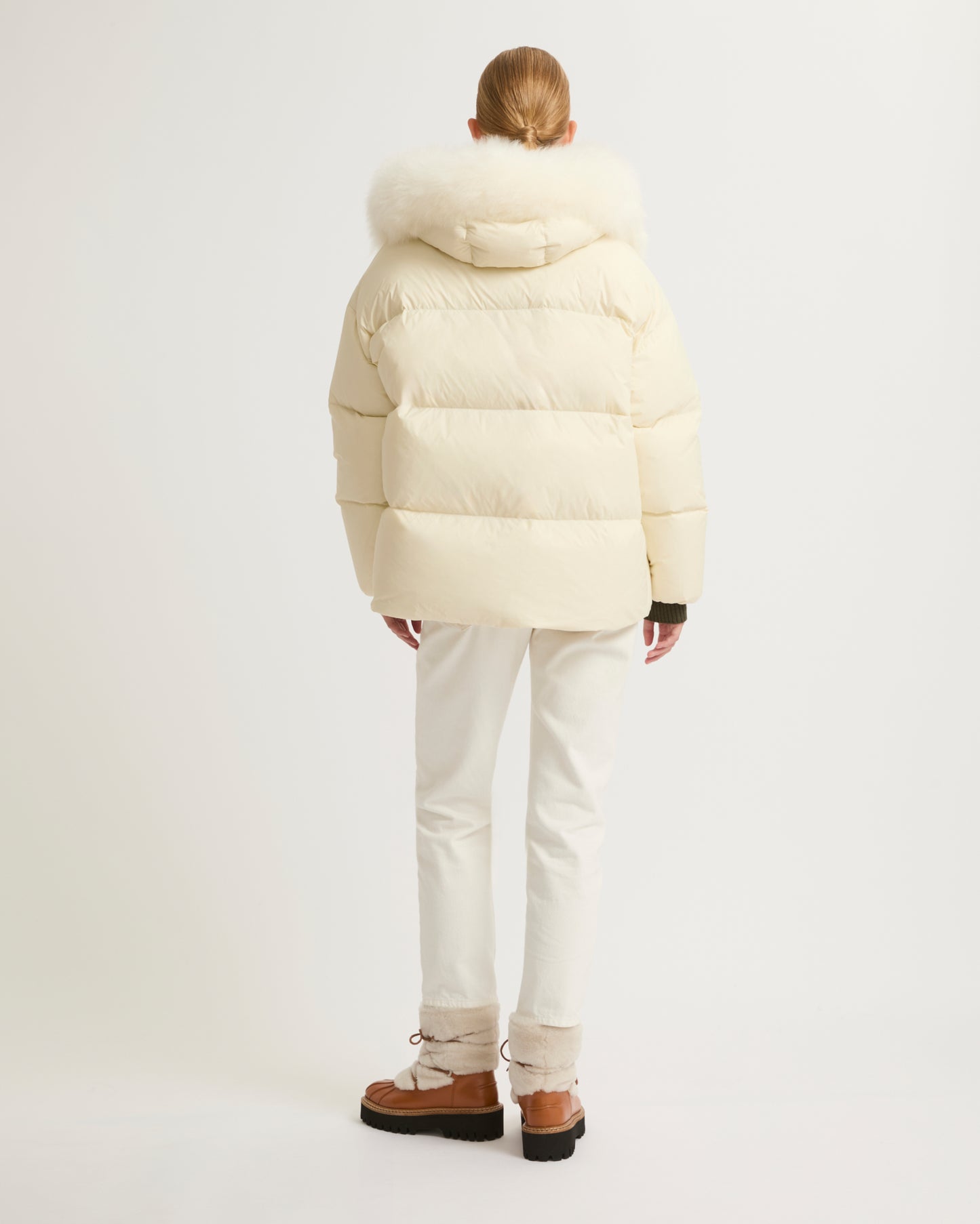 Doudoune à capuche en agneau à laine vaporeuse-Yves Salomon - Soldes d'hiver - Winter Sale