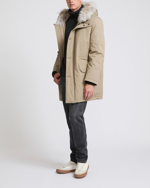 Parka iconique en coton mélangé imperméable et fourrure de coyote