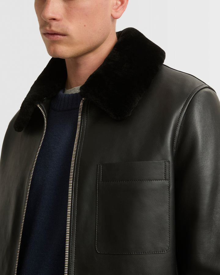 Veste en cuir avec col en peau lainée
