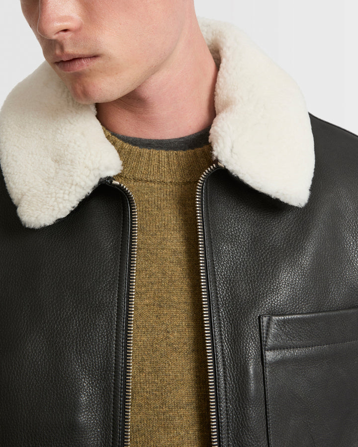 Veste en cuir avec col en peau lainée