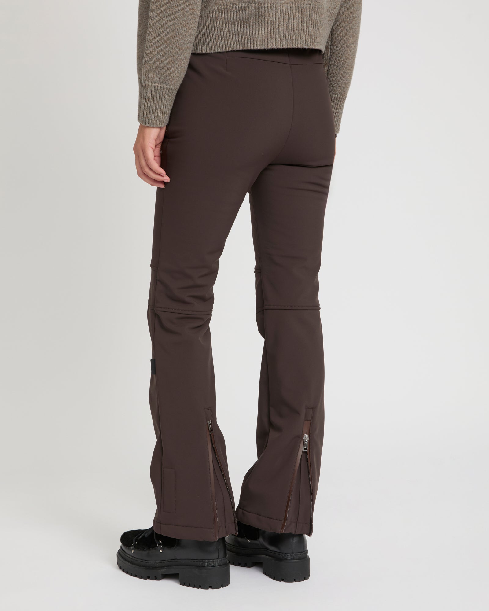 pantalon-fitte-evase-tissu-softshell-pine-cone-25wkp017xxs25wa2213 -Yves Salomon