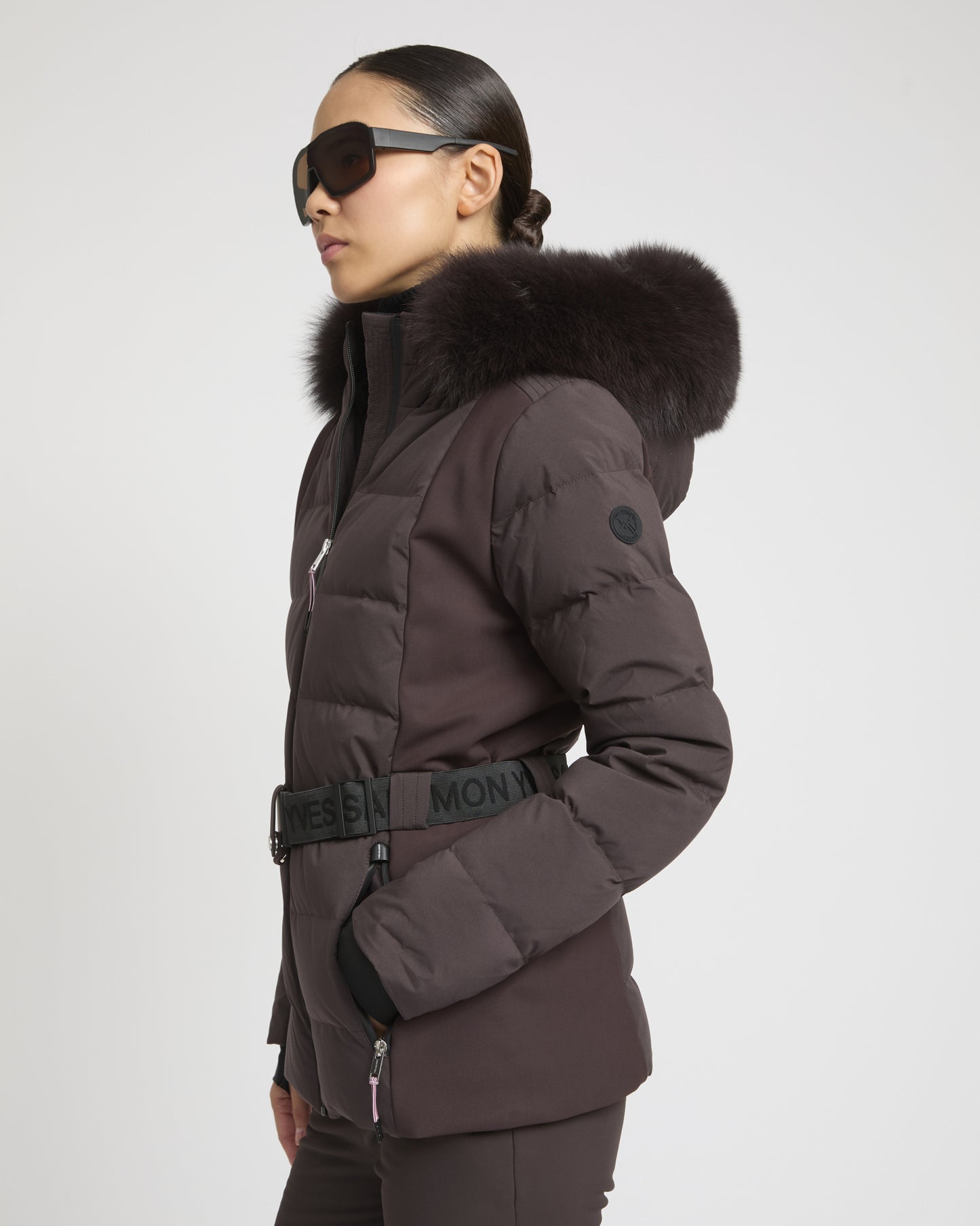 veste-skiwear-ceinturee-en-mix-de-tissus-garniture-renard-pine-cone-25wkv01564t20ga2213 -Yves Salomon