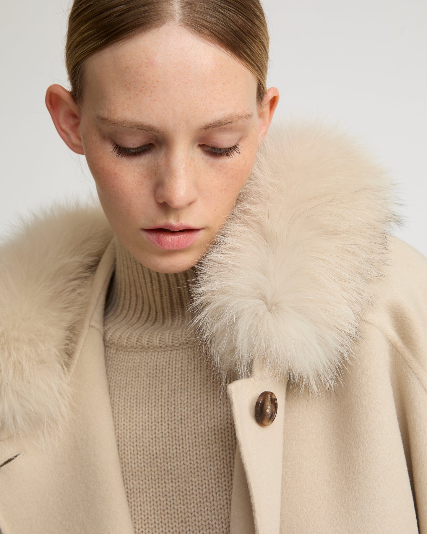 Cashmere blend hooded cape with fox trim